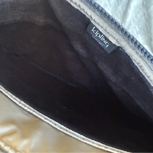 Kipling Dahlia 16” Large Crossbody Laptop Sleeve in Cool Camouflage Blue - Picture 4 of 7